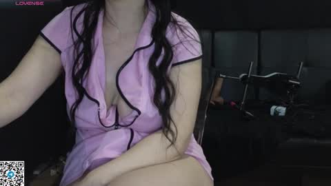 Snapshot of mia_g0ld chatting on November 21, 12:21 am Golden ones online show from November 21, 12:21 am