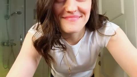 Mia online show from February 21, 7:23 am