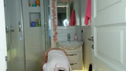 Mia online show from February 26, 5:42 am