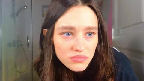 Mia online show from March 3, 5:31 am