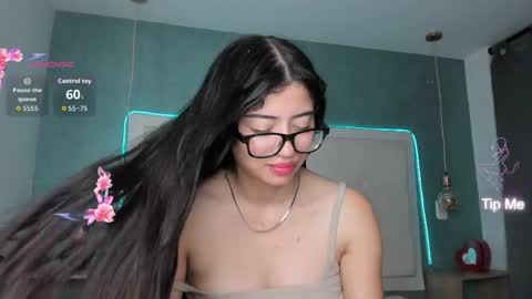 mia online show from June 3, 2:33 pm