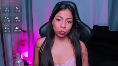 Mia online show from December 9, 1:45 pm