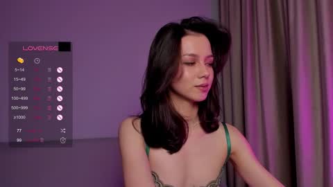 Mia online show from September 28, 7:30 pm