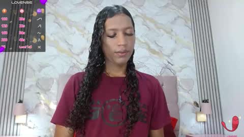 Snapshot of mia_hiills chatting on June 5, 12:33 pm Mia Hiills online show from June 5, 12:33 pm