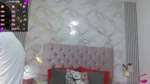 Snapshot of mia_hiills chatting on June 12, 12:37 pm Mia Hiills online show from June 12, 12:37 pm