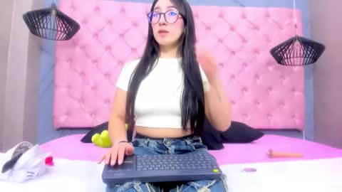 Mia online show from January 14, 12:33 pm