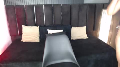 Mia  online show from December 15, 2:32 pm