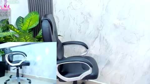 Snapshot of mia_hotwife chatting on October 15, 7:58 pm Mia.... Nice to meet you  thumb up me please its important online show from October 15, 7:58 pm