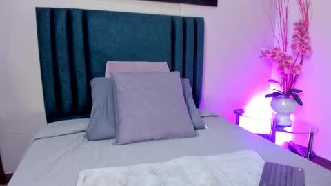 Mia online show from March 24, 12:15 am