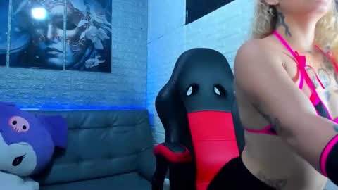 mia_ink1 online show from October 3, 5:32 pm