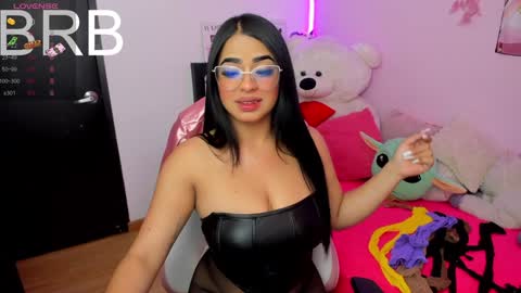 Snapshot of mia_j51 chatting on December 27, 1:43 am Mia J Abbey online show from December 27, 1:43 am