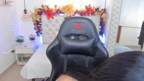    online show from December 5, 12:55 pm