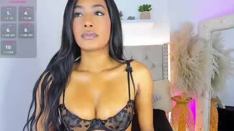 Snapshot of mia_juicy_ chatting on September 28, 8:14 pm mia_juicy_ online show from September 28, 8:14 pm