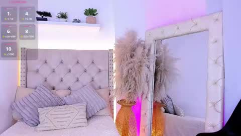 Snapshot of mia_juicy_ chatting on October 18, 9:26 pm mia_juicy_ online show from October 18, 9:26 pm