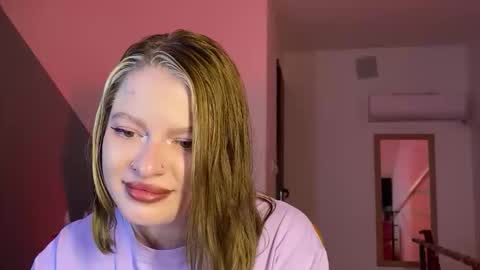 Mia online show from September 8, 8:41 pm