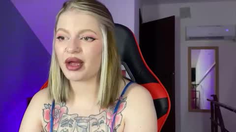 Mia online show from September 21, 5:03 pm