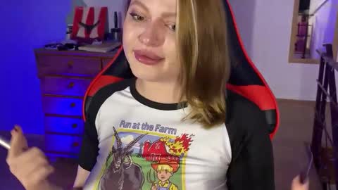 Mia online show from October 9, 7:01 pm