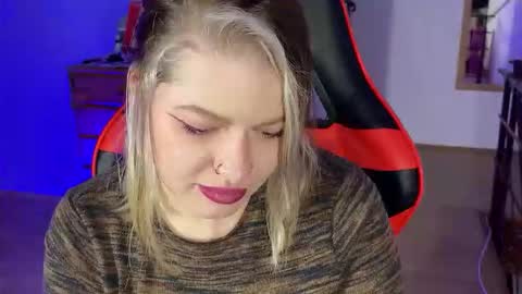 Mia online show from October 14, 7:03 pm