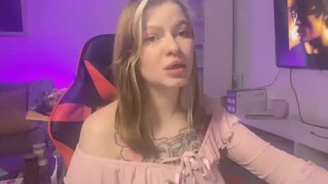 Mia online show from February 14, 5:43 pm