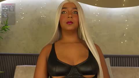 Snapshot of mia_lacy chatting on March 27, 4:18 am mia_lacy online show from March 27, 4:18 am