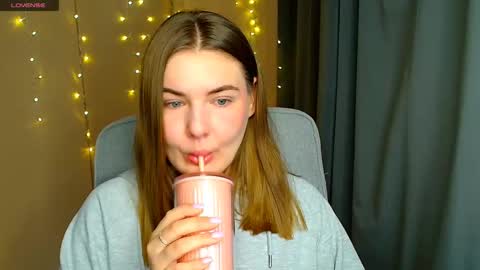 mia_lemm online show from November 19, 9:09 am