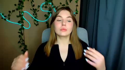 Snapshot of mia_lemm chatting on April 7, 6:47 am mia_lemm online show from April 7, 6:47 am