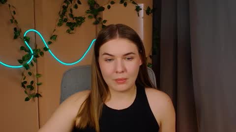 mia_lemm online show from May 7, 6:52 am