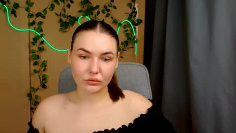 mia_lemm online show from May 14, 7:26 am