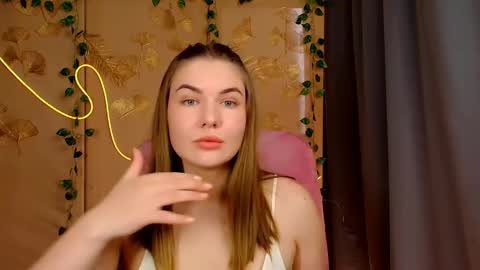 mia_lemm online show from May 19, 6:42 am