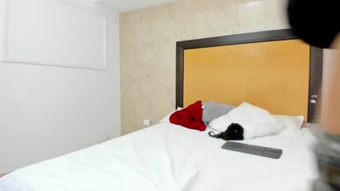 Snapshot of mia_lopez52 chatting on December 3, 7:22 pm MIALOPEZ      .     Y      .      online show from December 3, 7:22 pm