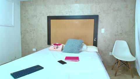 Snapshot of mia_lopez52 chatting on December 28, 5:14 pm MIALOPEZ      .     Y      .      online show from December 28, 5:14 pm