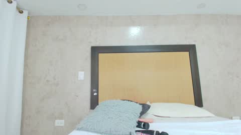 Snapshot of mia_lopez52 chatting on January 10, 5:02 pm MIALOPEZ      .     Y      .      online show from January 10, 5:02 pm