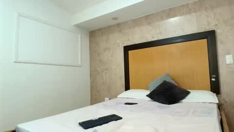 Snapshot of mia_lopez52 chatting on February 9, 12:52 pm MIALOPEZ      .     Y      .      online show from February 9, 12:52 pm