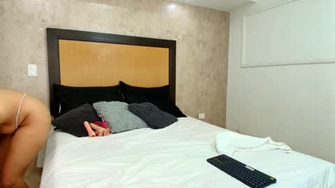 Snapshot of mia_lopez52 chatting on February 24, 8:03 pm MIALOPEZ      .     Y      .      online show from February 24, 8:03 pm