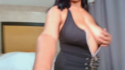 Snapshot of mia_lopez52 chatting on September 18, 7:05 pm MIALOPEZ      .     Y      .      online show from September 18, 7:05 pm