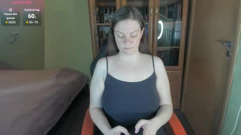 Snapshot of mia_lores chatting on June 2, 12:07 pm mia_lores online show from June 2, 12:07 pm