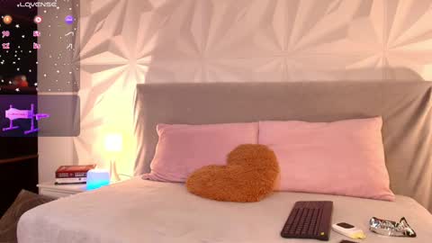 Mia online show from October 23, 8:29 pm