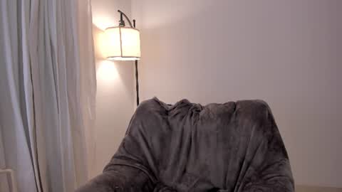 Snapshot of mia_love__ chatting on June 14, 2:24 am MIA LOVE online show from June 14, 2:24 am