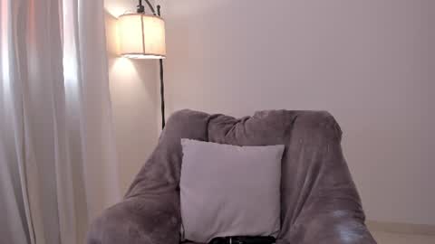 Snapshot of mia_love__ chatting on June 20, 9:39 pm MIA LOVE online show from June 20, 9:39 pm