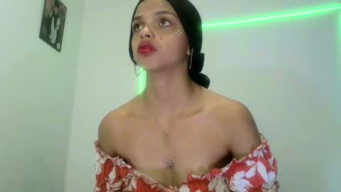 mia lucy 21 online show from September 24, 6:22 pm