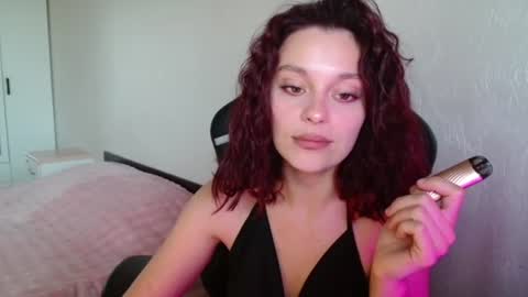 Snapshot of mia_luiza chatting on June 17, 9:45 am mia_luiza online show from June 17, 9:45 am