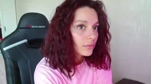 Snapshot of mia_luiza chatting on June 18, 11:14 am mia_luiza online show from June 18, 11:14 am