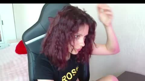 Snapshot of mia_luiza chatting on June 22, 12:13 pm mia_luiza online show from June 22, 12:13 pm