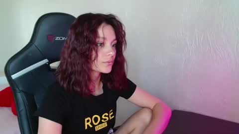 Snapshot of mia_luiza chatting on June 23, 8:34 am mia_luiza online show from June 23, 8:34 am