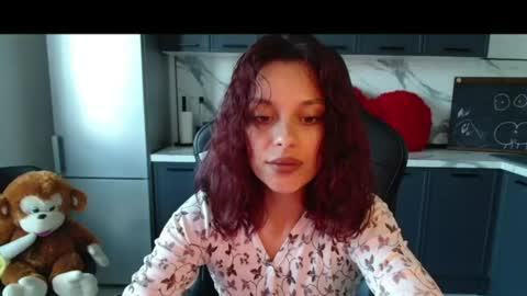 Snapshot of mia_luiza chatting on June 26, 9:46 am mia_luiza online show from June 26, 9:46 am