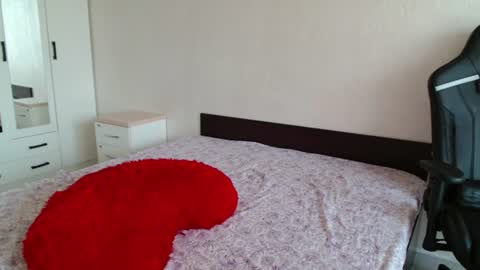 Snapshot of mia_luiza chatting on June 30, 12:28 pm mia_luiza online show from June 30, 12:28 pm
