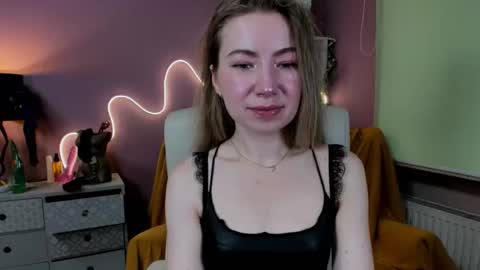 Snapshot of mia_luxx92 chatting on September 10, 6:35 am Mia online show from September 10, 6:35 am