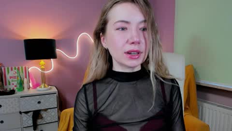 Snapshot of mia_luxx92 chatting on November 12, 8:04 am Mia online show from November 12, 8:04 am