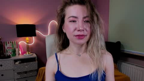 Snapshot of mia_luxx92 chatting on November 21, 7:40 am Mia online show from November 21, 7:40 am