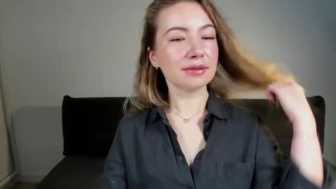 Snapshot of mia_luxx92 chatting on November 26, 7:53 am Mia online show from November 26, 7:53 am